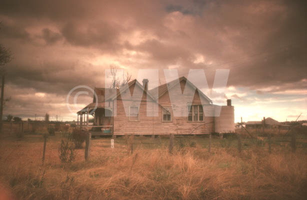 C 045.35-S Aust. farmhouse